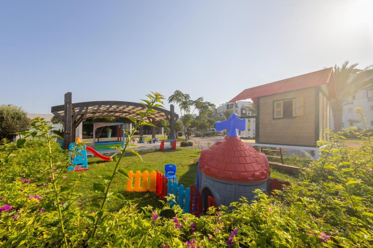 Thalassa Beach Family & Waterpark Resort Vokolidha エクステリア 写真